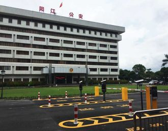 如何排除車牌識別系統的攝像機故障？
